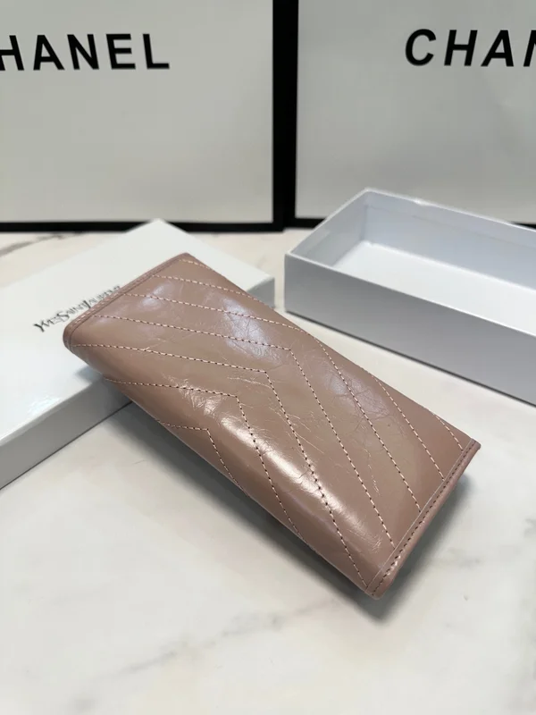 サンローラン ラージフラップウォレット