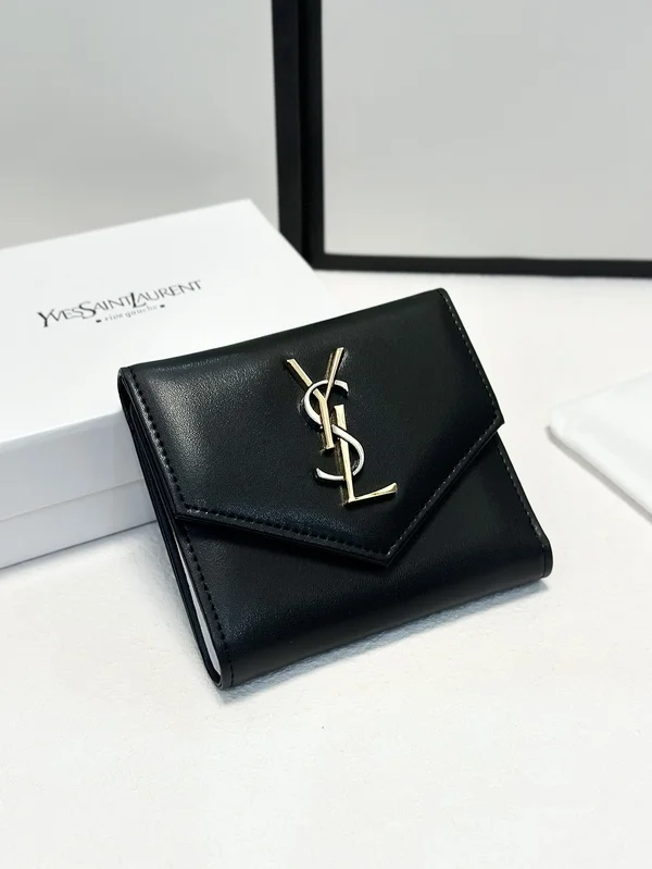 サンローラン カサンドラ スモール ウォレット