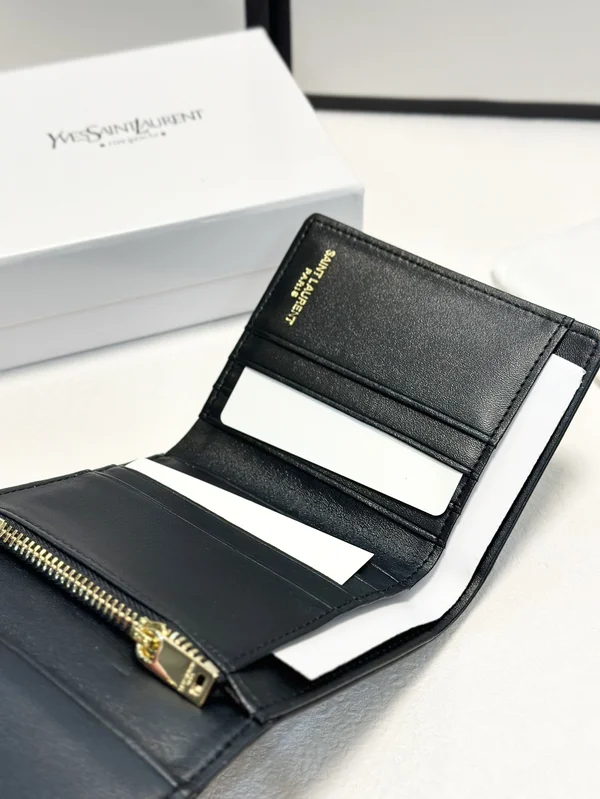 サンローラン カサンドラ財布