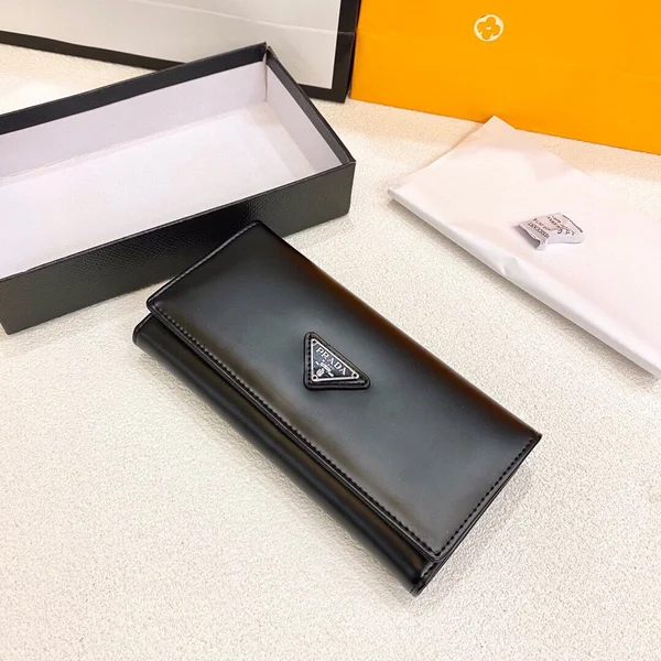 プラダ 大容量 長財布