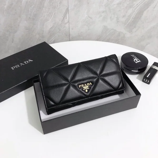 プラダ フラップロングウォレット