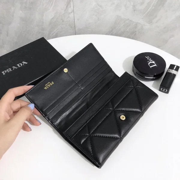 プラダ ラムスキン 長財布