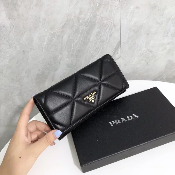 PRADA ロゴ ジップアラウンド財布