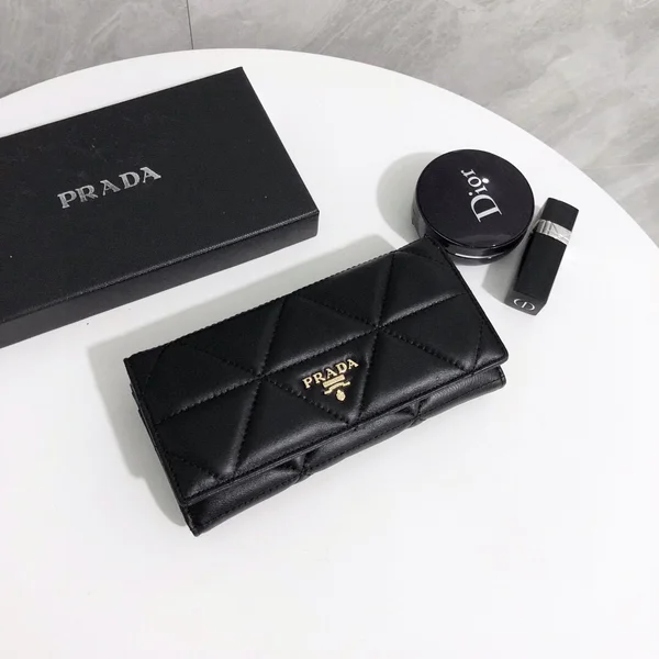 PRADA 財布 おしゃれ