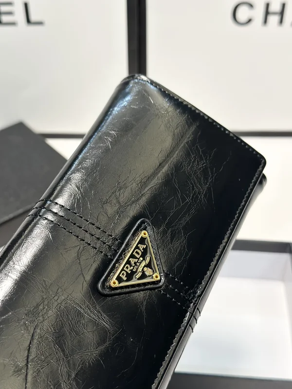 プラダ レトロ 長財布