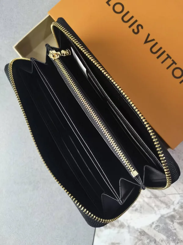LV TM ジッピーウォレットモノグラム ナノ