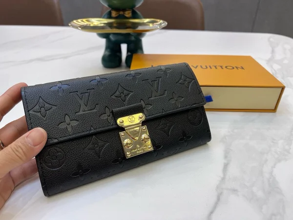 ルイヴィトン ポルトフォイユ・サラ 長財布