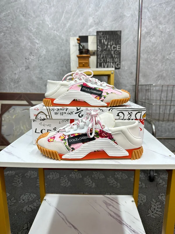 ドルチェ カジュアル 靴花柄