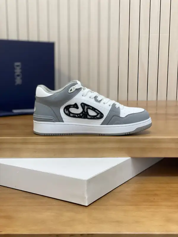 ディオール B57 ミッドトップ スニーカー