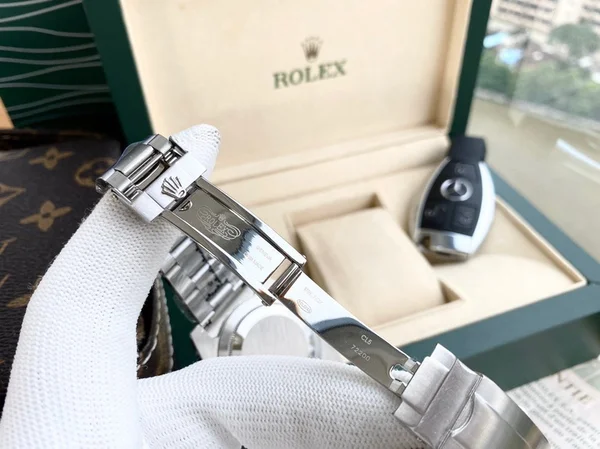 ロレックス サブマリーナ デイト オイスターブレス 40