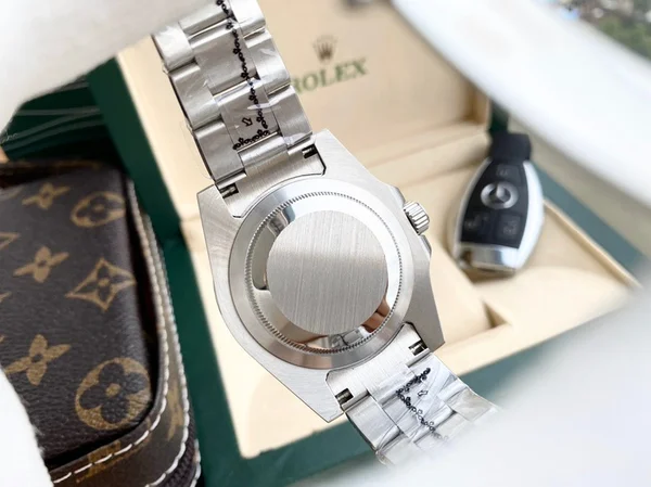 ロレックス サブマリーナ デイト オイスターブレス 40