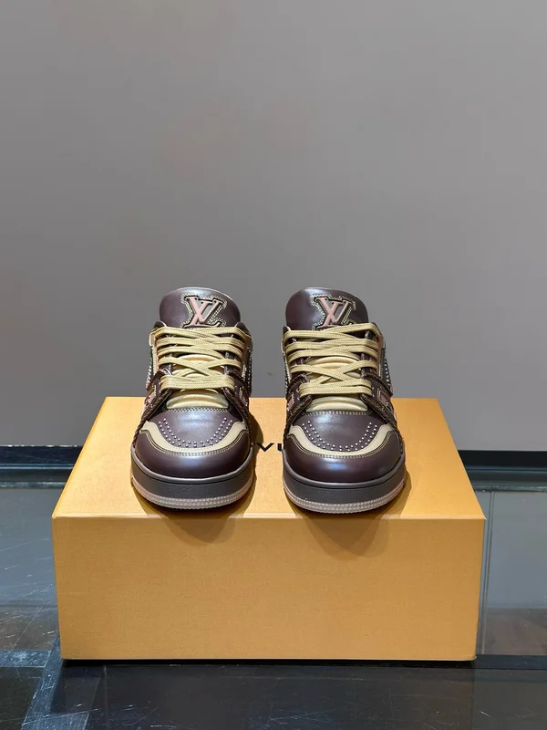 ルイヴィトン スニーカー 鋲 飾り