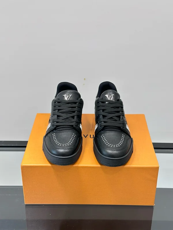 LV スニーカー カーフレザー