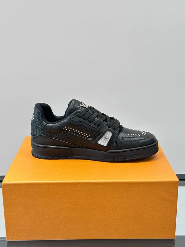 ヴィトン スニーカー 紐靴