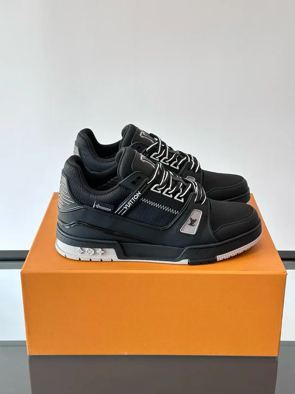 LOUIS VUITTON Black Trainers