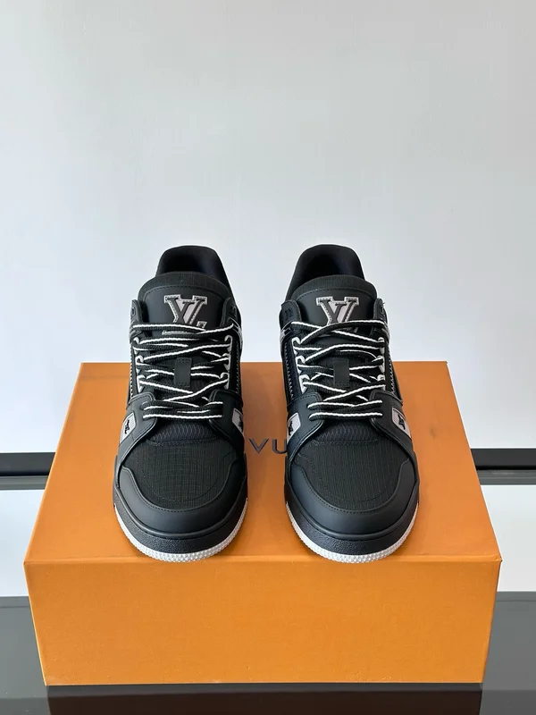 ルイヴィトン トレイナー ライン