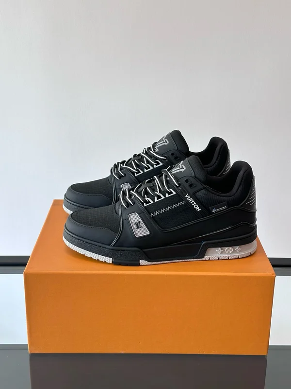 ルイヴィトン ローカットスニーカー メンズ