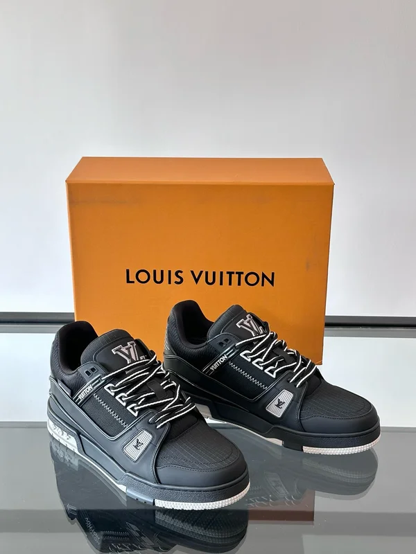 LV モノグラム ローカットスニーカー