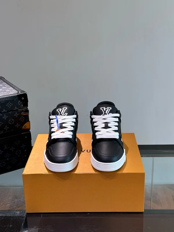 ルイヴィトン トレーナー ラインス スニーカー