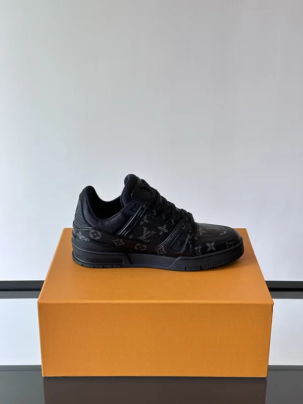 ルイヴィトン ブラック スニーカー