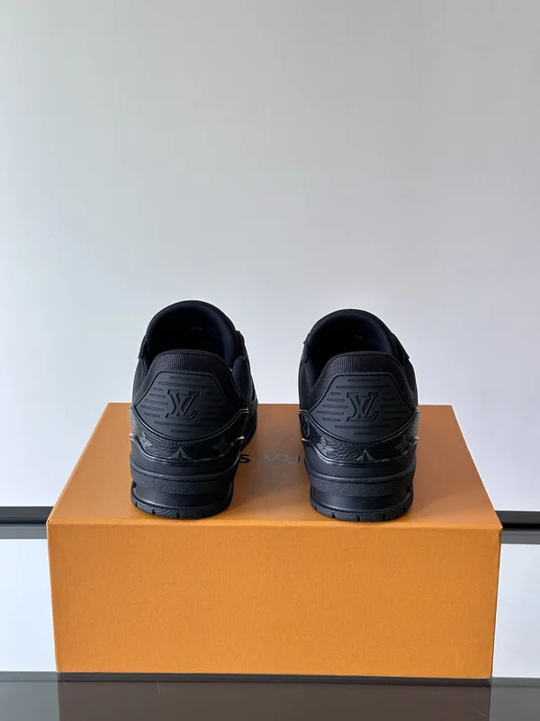 ルイヴィトン レイナーラインスニーカー