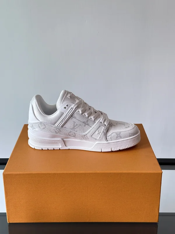 ヴィトン ホワイト スニーカー