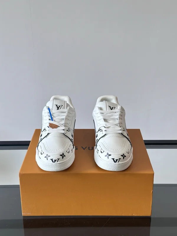 ルイヴィトン モノクロ スニーカー