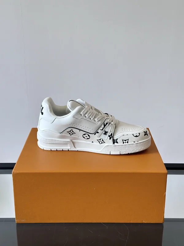 LOUIS VUITTON メンズ 運動靴