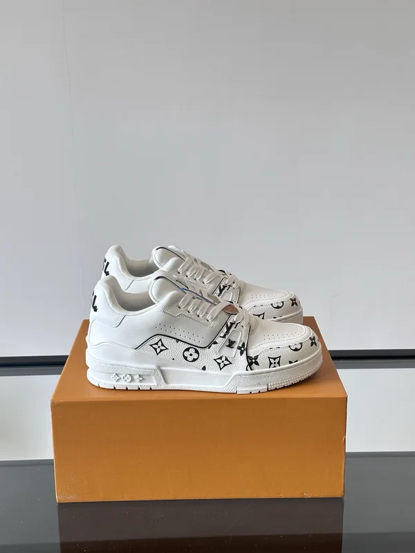 ルイヴィトン トレイナーライン スニーカー