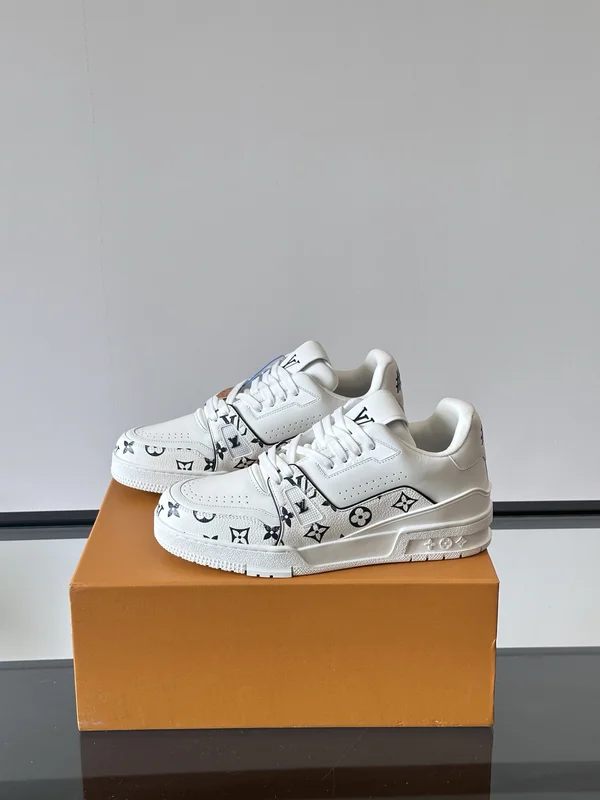 ルイヴィトン 運動靴 メンズ