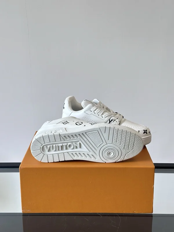 ルイヴィトン トレイナーライン スニーカー