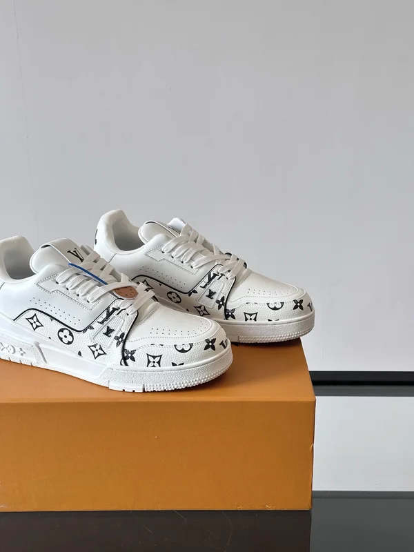 ルイヴィトン 運動靴 メンズ