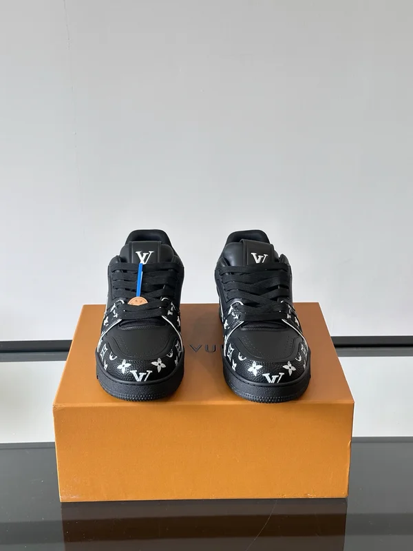 ルイ ヴィトン トレーナーライン スニーカー