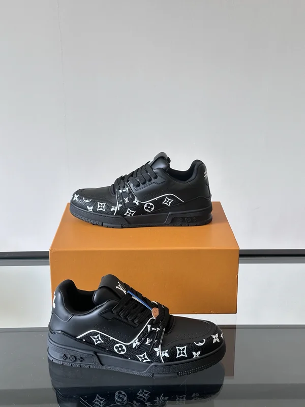 ヴィトン スニーカー 白黒