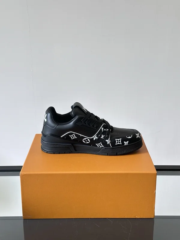 ヴィトン スニーカー 人気