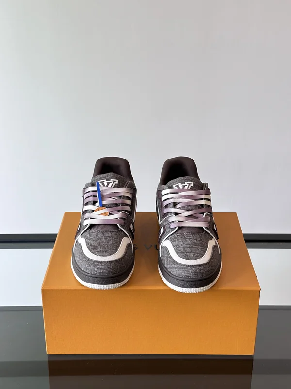 ルイヴィトン スニーカー 2026