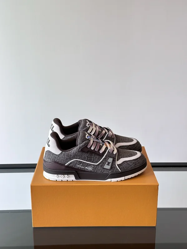 ルイヴィトン スニーカー﻿ 新品