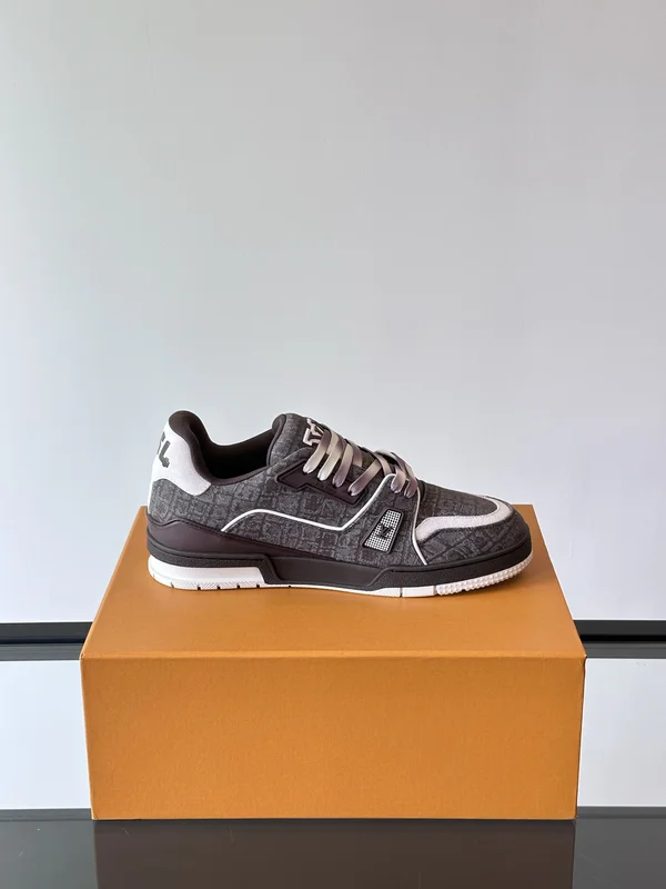 ルイヴィトン スニーカー 大きいサイズ