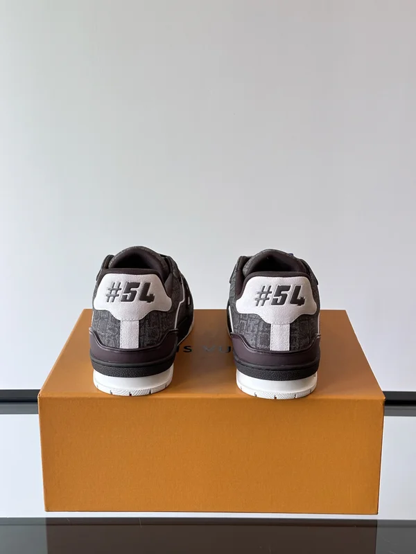 lv スポーツ 靴 男