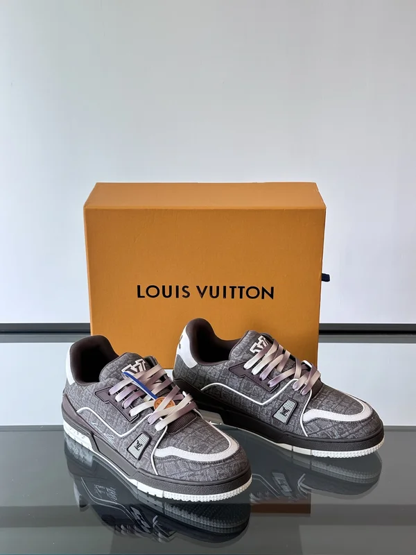 LV トレイナー スニーカー