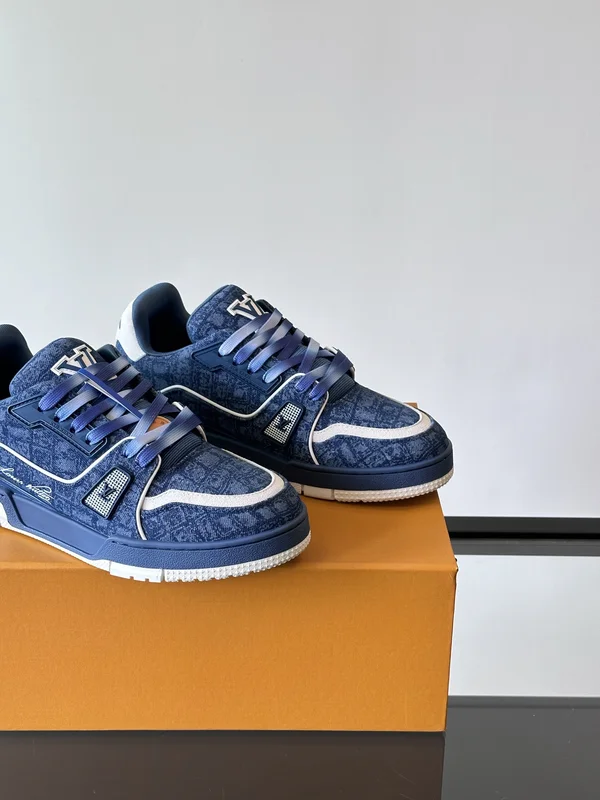 ルイヴィトン スニーカー ブルー