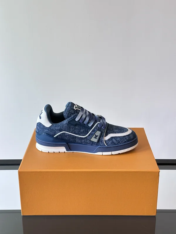 ヴィトン カジュアル スニーカー メンズ