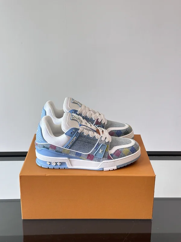 ルイヴィトン トレーナー スニーカー