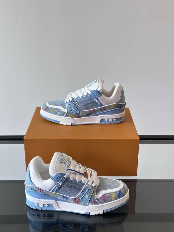 ルイヴィトン ローカットスニーカー