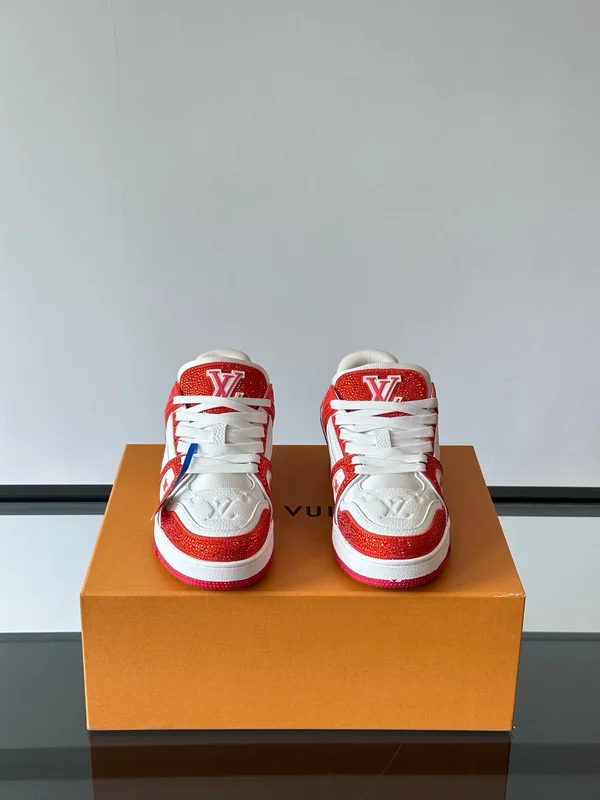 ルイヴィトン スニーカー レッド 赤い