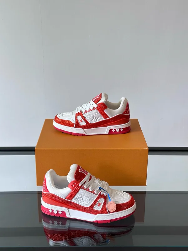 ヴィトン ローカットスニーカー 赤い