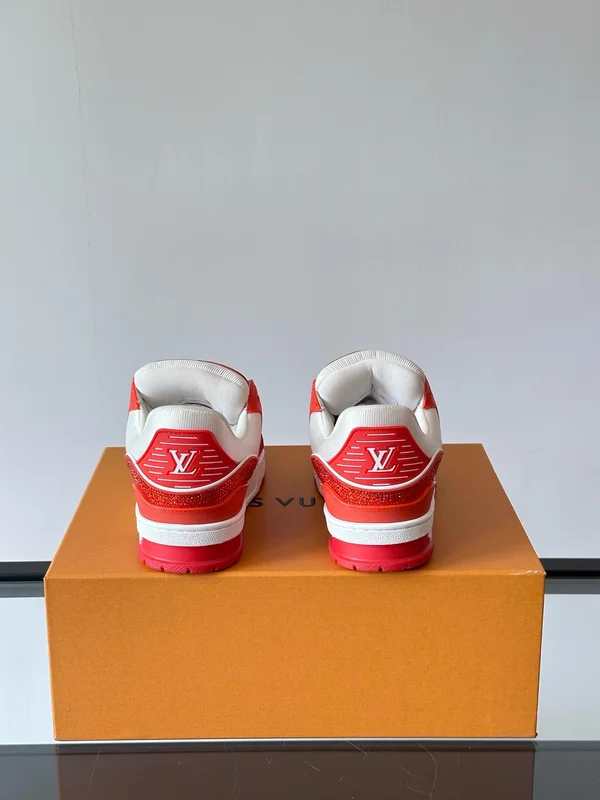 ルイヴィトン スニーカー レッド 赤い