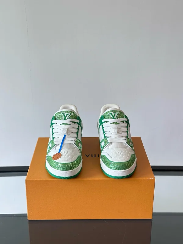 LOUIS VUITTON スニーカー 緑