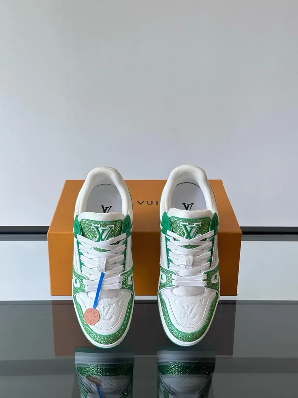 LOUIS VUITTON スニーカー 緑