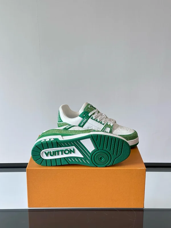 LOUIS VUITTON スニーカー 緑